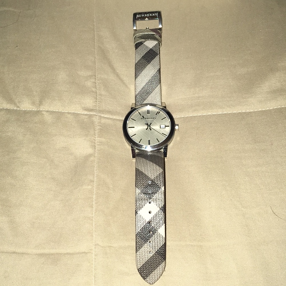 Vintage Burberry Watch - Picture 4 of 7
